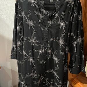 Three-quarter sleeve black shirt